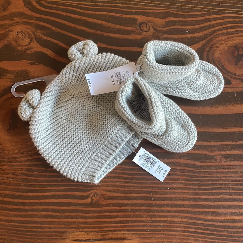 Gap Baby Hat and Bootie Set